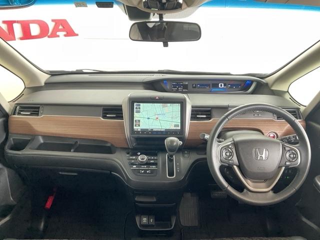 フリード クロスター・ホンダセンシング　追突軽減ブレーキ　サイドカーテンエアバック　キーレス　３列シート　禁煙　ＬＥＤライト　オートエアコン　ワンオーナー　両電Ｄ　シートヒータ　ＥＴＣ装備　ＤＶＤ　パワステ（15枚目）