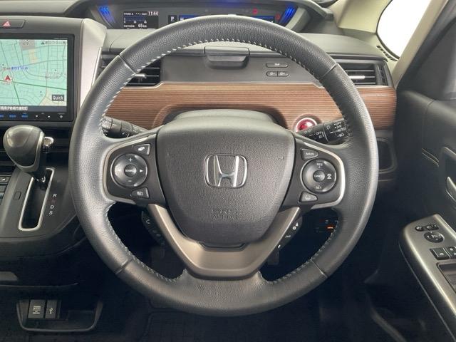フリード クロスター・ホンダセンシング　追突軽減ブレーキ　サイドカーテンエアバック　キーレス　３列シート　禁煙　ＬＥＤライト　オートエアコン　ワンオーナー　両電Ｄ　シートヒータ　ＥＴＣ装備　ＤＶＤ　パワステ（16枚目）