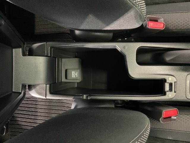 フィットハイブリッド Ｓホンダセンシング　スマ－トキ－　禁煙　アクティブクルーズコントロール　パワーウインドウ　ドライブレコーダ　サイドエアバック　ＤＶＤ再生　パワーステアリング　ＬＥＤヘッドランプ　ＡＢＳ　盗難防止装置（34枚目）