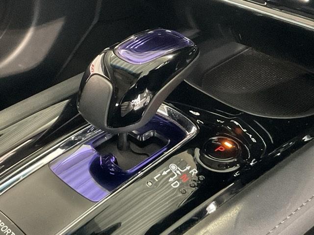ヴェゼル ハイブリッドＸ・ホンダセンシング　地デジ　Ａクルーズ　Ｂモニ　スマキー　オートエアコン　ＶＳＡ　ＬＥＤヘッドライト　ＥＴＣ車載器　カーテンエアバッグ　ＡＢＳ　パワーウィンドウ　Ｗエアバッグ　ＤＶＤ再生（14枚目）