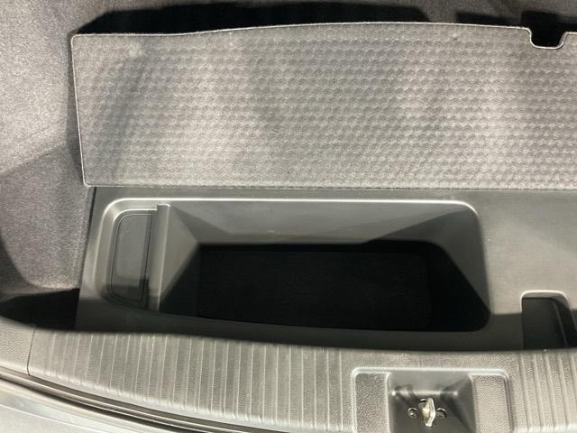 ヴェゼル ハイブリッドＸ・ホンダセンシング　地デジ　Ａクルーズ　Ｂモニ　スマキー　オートエアコン　ＶＳＡ　ＬＥＤヘッドライト　ＥＴＣ車載器　カーテンエアバッグ　ＡＢＳ　パワーウィンドウ　Ｗエアバッグ　ＤＶＤ再生（21枚目）