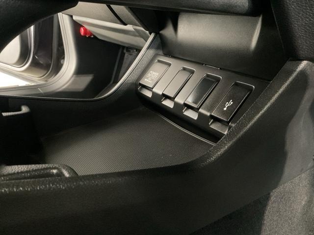 ヴェゼル ハイブリッドＸ・ホンダセンシング　地デジ　Ａクルーズ　Ｂモニ　スマキー　オートエアコン　ＶＳＡ　ＬＥＤヘッドライト　ＥＴＣ車載器　カーテンエアバッグ　ＡＢＳ　パワーウィンドウ　Ｗエアバッグ　ＤＶＤ再生（35枚目）