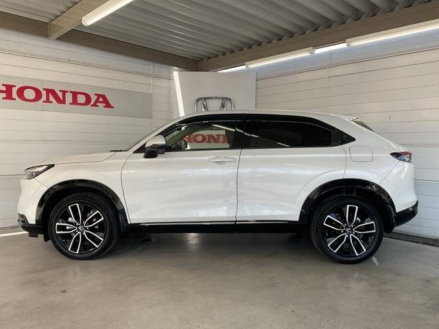 アッパーボディの流麗なシルエットと、ロアボディのＳＵＶ的力強さを融合したフォルム。