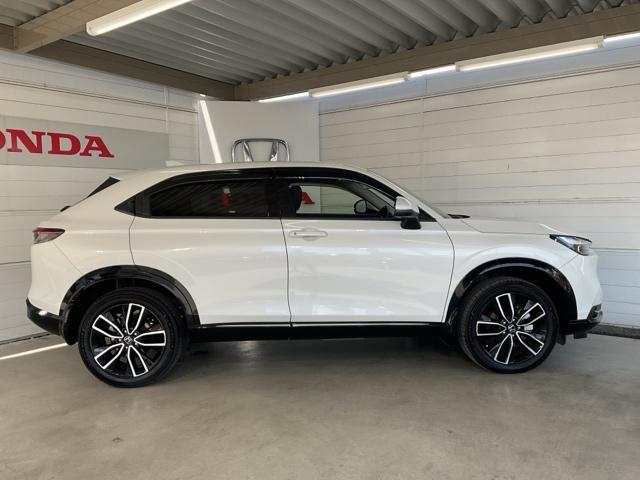 アッパーボディの流麗なシルエットと、ロアボディのＳＵＶ的力強さを融合したフォルム。