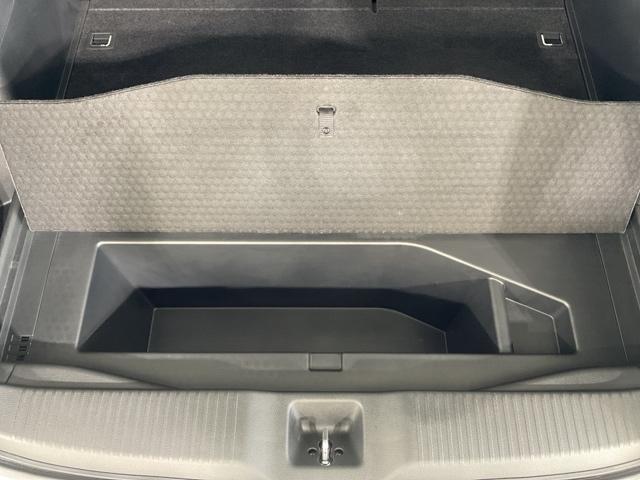 便利な荷室の床下収納。