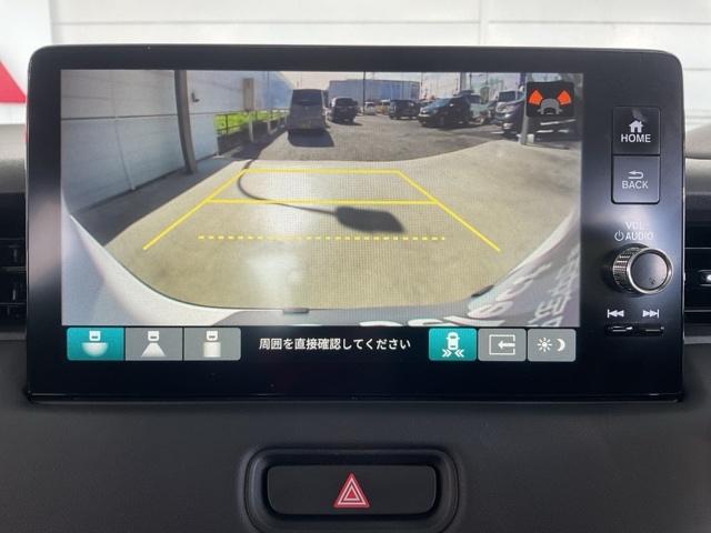 カラービジョンとガイド線で見やすい視点切替式のバックモニター。