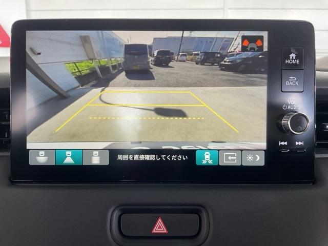 カラービジョンとガイド線で見やすい視点切替式のバックモニター。