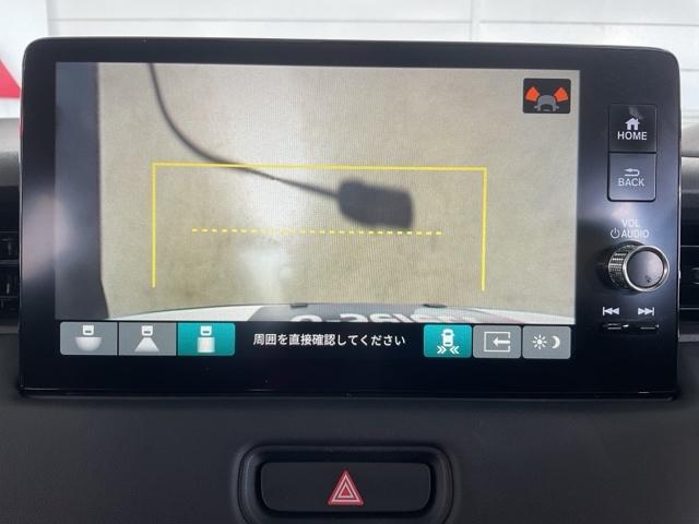 カラービジョンとガイド線で見やすい視点切替式のバックモニター。