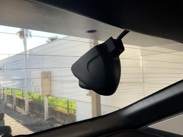 万が一の時に頼もしいドライブレコーダーをフロントとリアに装備♪