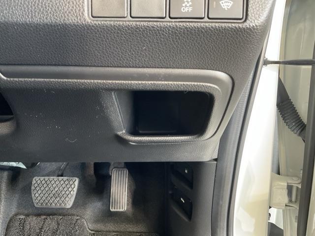 ステアリングホイール右側の小物入れ