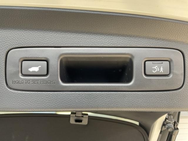 運転席とリアゲート本体に開閉スイッチを装備し、とても便利な電動リアゲート！