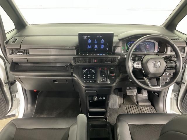 ステップワゴン ｅ：ＨＥＶスパーダ　１オーナー　フルオートエアコン　ＥＳＣ　シートヒータ　キーフリー　ＬＥＤヘッドランプ　イモビ　ＡＢＳ　リアカメラ　スマートキ　クルーズコントロール　サイドカーテンエアバック　禁煙（11枚目）