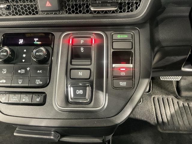 ステップワゴン ｅ：ＨＥＶスパーダ　１オーナー　フルオートエアコン　ＥＳＣ　シートヒータ　キーフリー　ＬＥＤヘッドランプ　イモビ　ＡＢＳ　リアカメラ　スマートキ　クルーズコントロール　サイドカーテンエアバック　禁煙（13枚目）