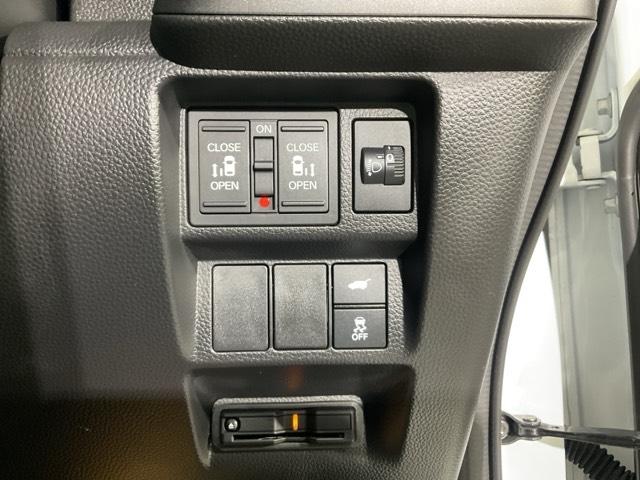 ステップワゴン ｅ：ＨＥＶスパーダ　１オーナー　フルオートエアコン　ＥＳＣ　シートヒータ　キーフリー　ＬＥＤヘッドランプ　イモビ　ＡＢＳ　リアカメラ　スマートキ　クルーズコントロール　サイドカーテンエアバック　禁煙（32枚目）