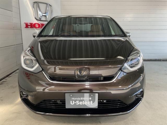 フィット e:HEVリュクス 誤発進抑制機能 リアカメラ ETC付 LED シートヒーター クルーズコントロール セキュリティアラーム ドライブレコーダー DVD VSA フルセグ サイドエアバッグ 禁煙(3枚目)