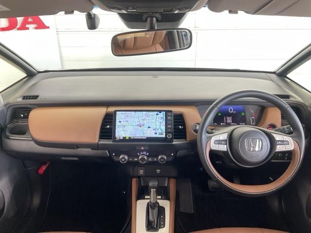 フィット e:HEVリュクス 誤発進抑制機能 リアカメラ ETC付 LED シートヒーター クルーズコントロール セキュリティアラーム ドライブレコーダー DVD VSA フルセグ サイドエアバッグ 禁煙(13枚目)