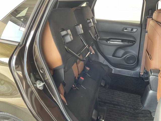 フィット e:HEVリュクス 誤発進抑制機能 リアカメラ ETC付 LED シートヒーター クルーズコントロール セキュリティアラーム ドライブレコーダー DVD VSA フルセグ サイドエアバッグ 禁煙(19枚目)