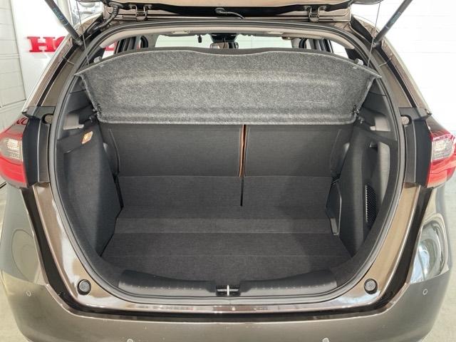 フィット e:HEVリュクス 誤発進抑制機能 リアカメラ ETC付 LED シートヒーター クルーズコントロール セキュリティアラーム ドライブレコーダー DVD VSA フルセグ サイドエアバッグ 禁煙(20枚目)