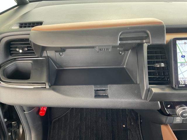 フィット e:HEVリュクス 誤発進抑制機能 リアカメラ ETC付 LED シートヒーター クルーズコントロール セキュリティアラーム ドライブレコーダー DVD VSA フルセグ サイドエアバッグ 禁煙(35枚目)