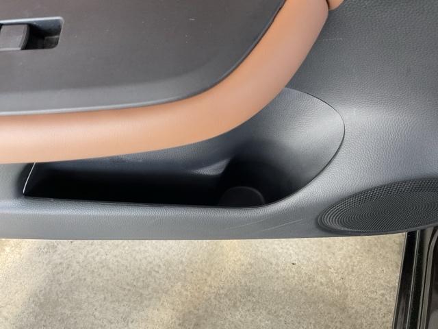 フィット e:HEVリュクス 誤発進抑制機能 リアカメラ ETC付 LED シートヒーター クルーズコントロール セキュリティアラーム ドライブレコーダー DVD VSA フルセグ サイドエアバッグ 禁煙(39枚目)