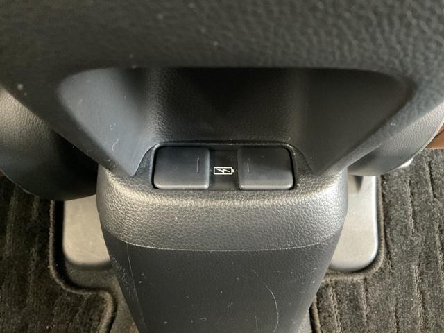 フィット e:HEVリュクス 誤発進抑制機能 リアカメラ ETC付 LED シートヒーター クルーズコントロール セキュリティアラーム ドライブレコーダー DVD VSA フルセグ サイドエアバッグ 禁煙(41枚目)