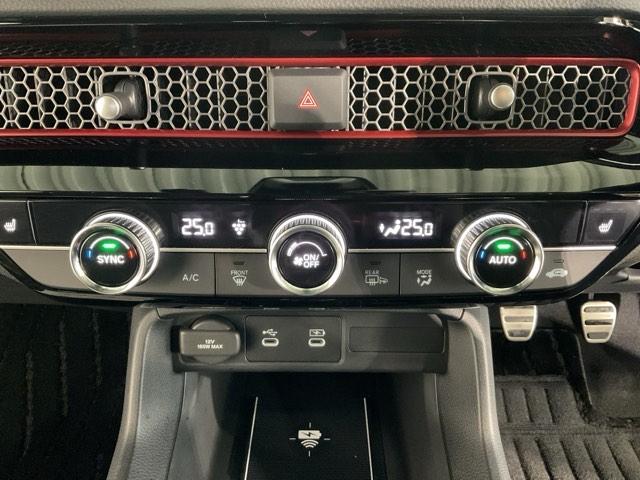 シビック ＲＳ　・当社デモカー・前後ドラレコ装着車　ＬＥＤヘッド　コーナーセンサー　衝突被害軽減ブレーキ　Ｂカメラ　禁煙車　シートヒーター　ワンオーナー　パワ－シ－ト　フルセグＴＶ　スマートキー　クルーズコントロール（33枚目）