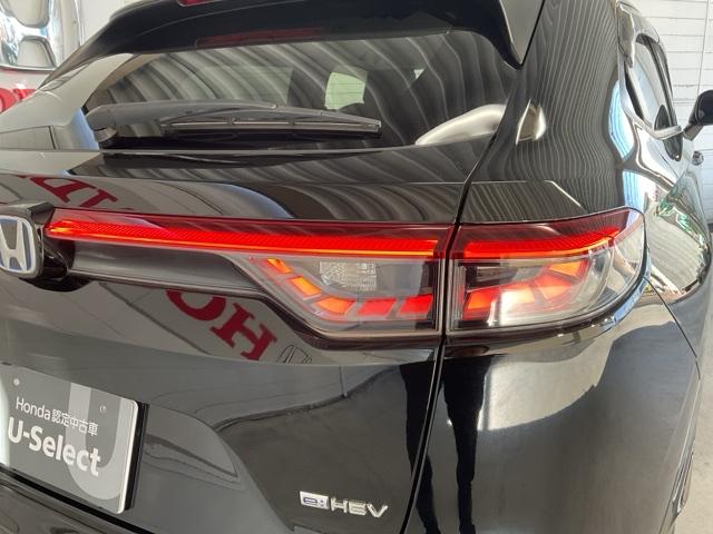 ヴェゼル ｅ：ＨＥＶＺ　衝突回避支援ブレーキ機能　スマキ　Ｐトランク　フルオートエアコン　エアバッグ　両席エアバック　Ｒカメ　パワーウィンドウ　ＬＥＤランプ　ソナー　クルーズＣ　ナビ＆ＴＶ　キーレスエントリー（12枚目）