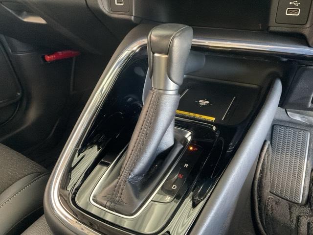 ヴェゼル ｅ：ＨＥＶＺ　衝突回避支援ブレーキ機能　スマキ　Ｐトランク　フルオートエアコン　エアバッグ　両席エアバック　Ｒカメ　パワーウィンドウ　ＬＥＤランプ　ソナー　クルーズＣ　ナビ＆ＴＶ　キーレスエントリー（15枚目）