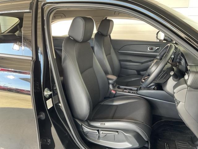 ヴェゼル ｅ：ＨＥＶＺ　衝突回避支援ブレーキ機能　スマキ　Ｐトランク　フルオートエアコン　エアバッグ　両席エアバック　Ｒカメ　パワーウィンドウ　ＬＥＤランプ　ソナー　クルーズＣ　ナビ＆ＴＶ　キーレスエントリー（17枚目）