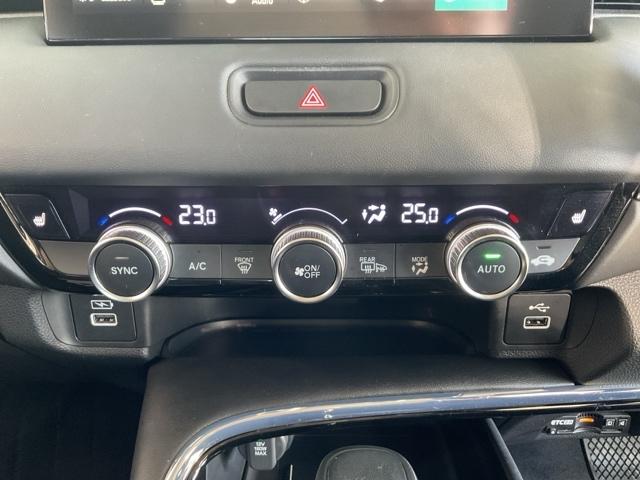 ヴェゼル ｅ：ＨＥＶＺ　衝突回避支援ブレーキ機能　スマキ　Ｐトランク　フルオートエアコン　エアバッグ　両席エアバック　Ｒカメ　パワーウィンドウ　ＬＥＤランプ　ソナー　クルーズＣ　ナビ＆ＴＶ　キーレスエントリー（30枚目）