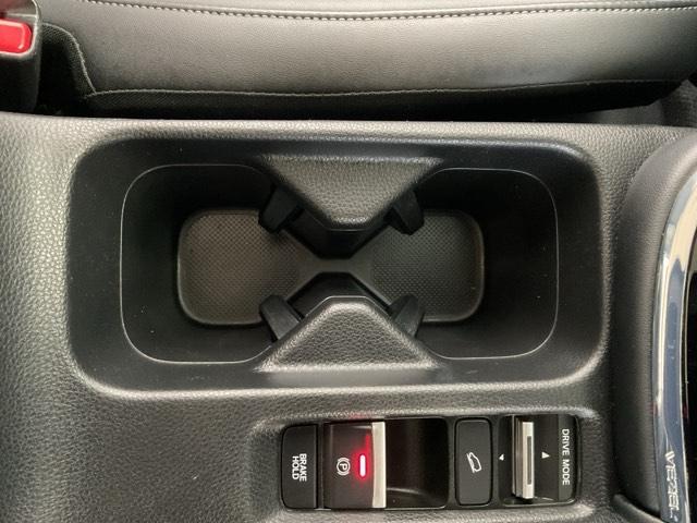 ヴェゼル ｅ：ＨＥＶＺ　衝突回避支援ブレーキ機能　スマキ　Ｐトランク　フルオートエアコン　エアバッグ　両席エアバック　Ｒカメ　パワーウィンドウ　ＬＥＤランプ　ソナー　クルーズＣ　ナビ＆ＴＶ　キーレスエントリー（32枚目）