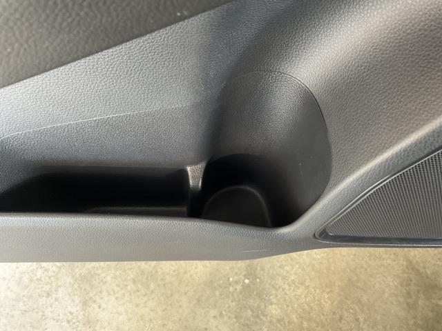 ヴェゼル ｅ：ＨＥＶＺ　衝突回避支援ブレーキ機能　スマキ　Ｐトランク　フルオートエアコン　エアバッグ　両席エアバック　Ｒカメ　パワーウィンドウ　ＬＥＤランプ　ソナー　クルーズＣ　ナビ＆ＴＶ　キーレスエントリー（37枚目）