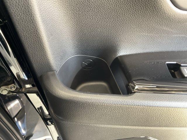 ヴェゼル ｅ：ＨＥＶＺ　衝突回避支援ブレーキ機能　スマキ　Ｐトランク　フルオートエアコン　エアバッグ　両席エアバック　Ｒカメ　パワーウィンドウ　ＬＥＤランプ　ソナー　クルーズＣ　ナビ＆ＴＶ　キーレスエントリー（38枚目）