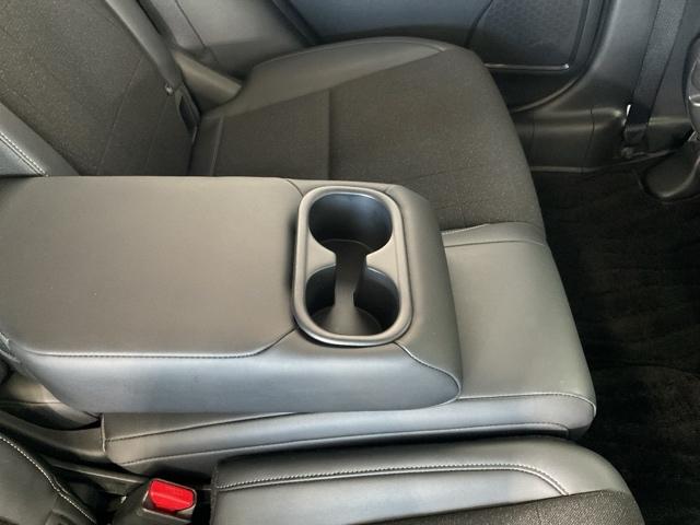 ヴェゼル ｅ：ＨＥＶＺ　衝突回避支援ブレーキ機能　スマキ　Ｐトランク　フルオートエアコン　エアバッグ　両席エアバック　Ｒカメ　パワーウィンドウ　ＬＥＤランプ　ソナー　クルーズＣ　ナビ＆ＴＶ　キーレスエントリー（39枚目）