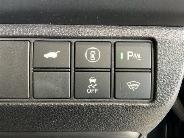 ヴェゼル ｅ：ＨＥＶＺ　衝突回避支援ブレーキ機能　スマキ　Ｐトランク　フルオートエアコン　エアバッグ　両席エアバック　Ｒカメ　パワーウィンドウ　ＬＥＤランプ　ソナー　クルーズＣ　ナビ＆ＴＶ　キーレスエントリー（41枚目）