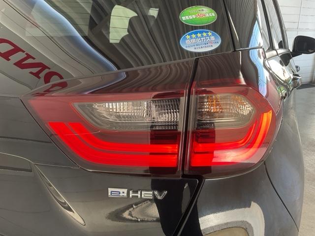 フィット e:HEVホーム 前後誤発進抑制機能 クリソナ 助手席エアバッグ 運転席エアバッグ アイドリングストップ LEDライト バックカメラ ABS サイドエアバッグ オートクルーズコントロール フルセグTV(12枚目)