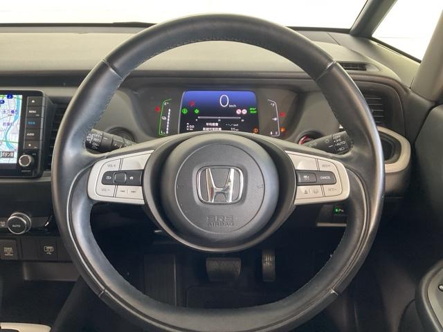 フィット e:HEVホーム 前後誤発進抑制機能 クリソナ 助手席エアバッグ 運転席エアバッグ アイドリングストップ LEDライト バックカメラ ABS サイドエアバッグ オートクルーズコントロール フルセグTV(14枚目)