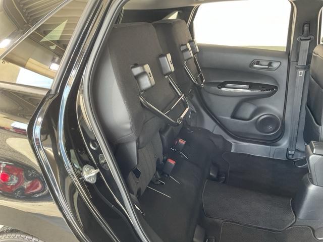 フィット e:HEVホーム 前後誤発進抑制機能 クリソナ 助手席エアバッグ 運転席エアバッグ アイドリングストップ LEDライト バックカメラ ABS サイドエアバッグ オートクルーズコントロール フルセグTV(19枚目)