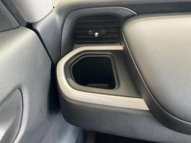 フィット e:HEVホーム 前後誤発進抑制機能 クリソナ 助手席エアバッグ 運転席エアバッグ アイドリングストップ LEDライト バックカメラ ABS サイドエアバッグ オートクルーズコントロール フルセグTV(32枚目)