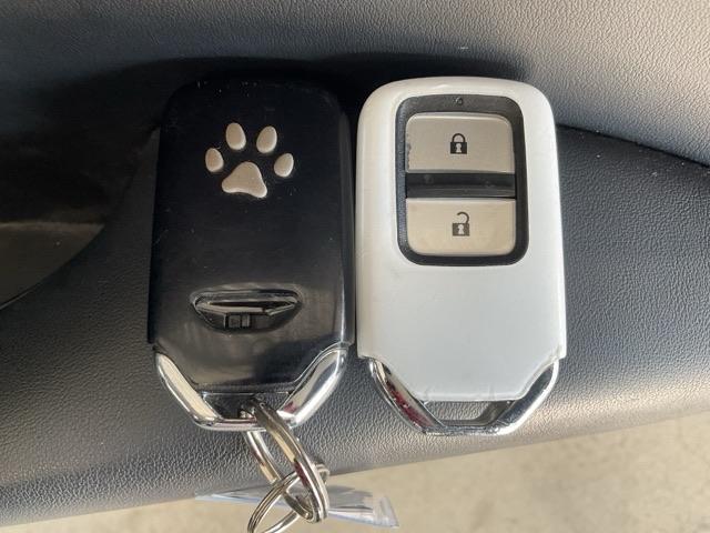 フィット e:HEVホーム 前後誤発進抑制機能 クリソナ 助手席エアバッグ 運転席エアバッグ アイドリングストップ LEDライト バックカメラ ABS サイドエアバッグ オートクルーズコントロール フルセグTV(47枚目)