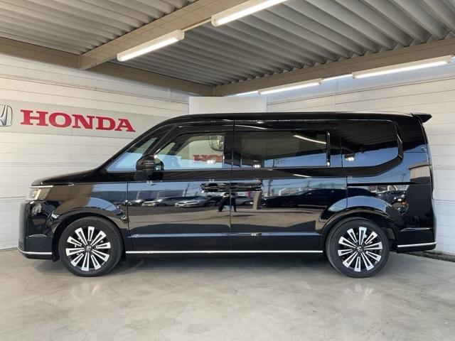 ステップワゴン ｅ：ＨＥＶスパーダプレミアムライン　・ひょう害修理済み車・前後ドラレコ装着車　マルチカメラ　Ｐテールゲート　両側自動ドア　Ｆセグ　クリアランスソナ　クルーズＣ　助手席エアバッグ　スマートＫ　シ－トヒ－タ－　サイドカメラ　ＤＶＤ再生　禁煙（5枚目）