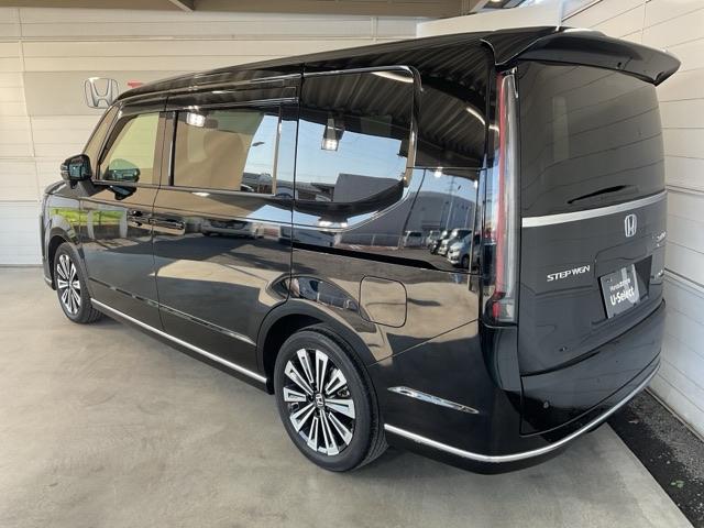 ステップワゴン ｅ：ＨＥＶスパーダプレミアムライン　・ひょう害修理済み車・前後ドラレコ装着車　マルチカメラ　Ｐテールゲート　両側自動ドア　Ｆセグ　クリアランスソナ　クルーズＣ　助手席エアバッグ　スマートＫ　シ－トヒ－タ－　サイドカメラ　ＤＶＤ再生　禁煙（6枚目）