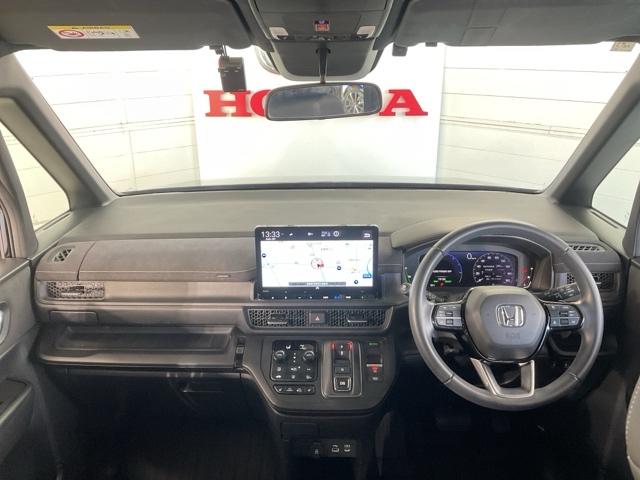 ステップワゴン ｅ：ＨＥＶスパーダプレミアムライン　・ひょう害修理済み車・前後ドラレコ装着車　マルチカメラ　Ｐテールゲート　両側自動ドア　Ｆセグ　クリアランスソナ　クルーズＣ　助手席エアバッグ　スマートＫ　シ－トヒ－タ－　サイドカメラ　ＤＶＤ再生　禁煙（13枚目）