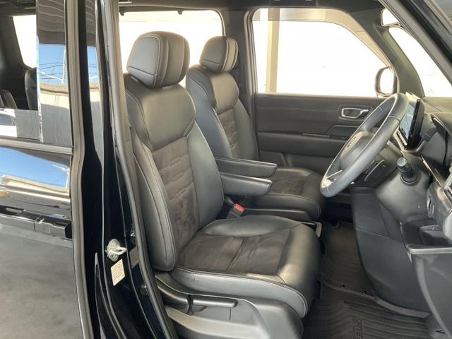 ステップワゴン ｅ：ＨＥＶスパーダプレミアムライン　・ひょう害修理済み車・前後ドラレコ装着車　マルチカメラ　Ｐテールゲート　両側自動ドア　Ｆセグ　クリアランスソナ　クルーズＣ　助手席エアバッグ　スマートＫ　シ－トヒ－タ－　サイドカメラ　ＤＶＤ再生　禁煙（17枚目）