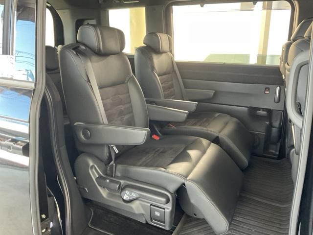 ステップワゴン ｅ：ＨＥＶスパーダプレミアムライン　・ひょう害修理済み車・前後ドラレコ装着車　マルチカメラ　Ｐテールゲート　両側自動ドア　Ｆセグ　クリアランスソナ　クルーズＣ　助手席エアバッグ　スマートＫ　シ－トヒ－タ－　サイドカメラ　ＤＶＤ再生　禁煙（18枚目）