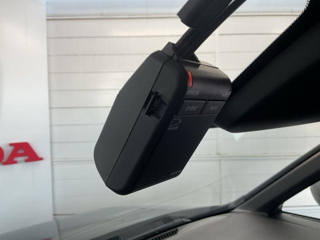 ステップワゴン ｅ：ＨＥＶスパーダプレミアムライン　・ひょう害修理済み車・前後ドラレコ装着車　マルチカメラ　Ｐテールゲート　両側自動ドア　Ｆセグ　クリアランスソナ　クルーズＣ　助手席エアバッグ　スマートＫ　シ－トヒ－タ－　サイドカメラ　ＤＶＤ再生　禁煙（31枚目）