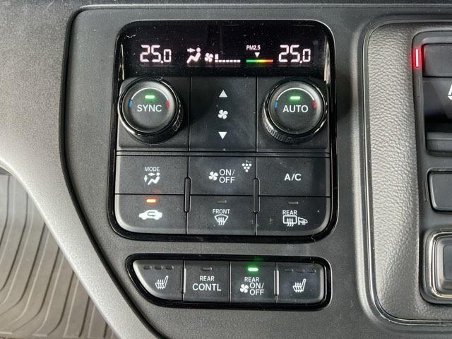 ステップワゴン ｅ：ＨＥＶスパーダプレミアムライン　・ひょう害修理済み車・前後ドラレコ装着車　マルチカメラ　Ｐテールゲート　両側自動ドア　Ｆセグ　クリアランスソナ　クルーズＣ　助手席エアバッグ　スマートＫ　シ－トヒ－タ－　サイドカメラ　ＤＶＤ再生　禁煙（33枚目）