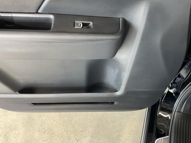 ステップワゴン ｅ：ＨＥＶスパーダプレミアムライン　・ひょう害修理済み車・前後ドラレコ装着車　マルチカメラ　Ｐテールゲート　両側自動ドア　Ｆセグ　クリアランスソナ　クルーズＣ　助手席エアバッグ　スマートＫ　シ－トヒ－タ－　サイドカメラ　ＤＶＤ再生　禁煙（41枚目）