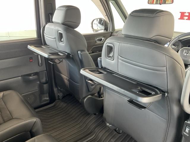 ステップワゴン ｅ：ＨＥＶスパーダプレミアムライン　・ひょう害修理済み車・前後ドラレコ装着車　マルチカメラ　Ｐテールゲート　両側自動ドア　Ｆセグ　クリアランスソナ　クルーズＣ　助手席エアバッグ　スマートＫ　シ－トヒ－タ－　サイドカメラ　ＤＶＤ再生　禁煙（43枚目）