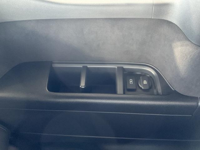 ステップワゴン ｅ：ＨＥＶスパーダプレミアムライン　・ひょう害修理済み車・前後ドラレコ装着車　マルチカメラ　Ｐテールゲート　両側自動ドア　Ｆセグ　クリアランスソナ　クルーズＣ　助手席エアバッグ　スマートＫ　シ－トヒ－タ－　サイドカメラ　ＤＶＤ再生　禁煙（44枚目）